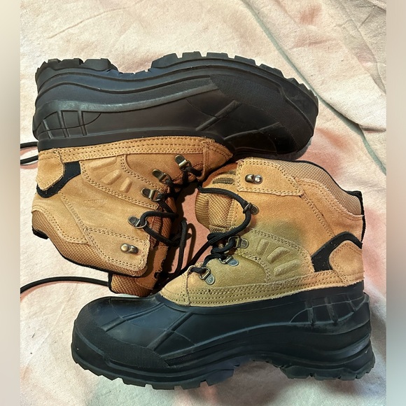 Kamik Men's 10 Fargo Brown and Balck Snow Boots. - Picture 9 of 9